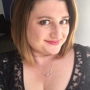 Meet your Posher, Adrienne